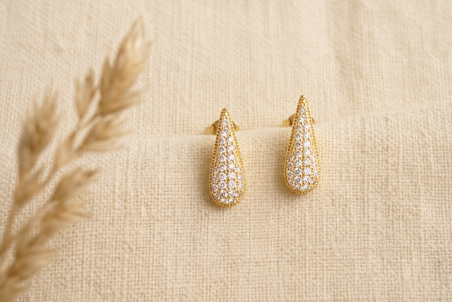 Lumière Teardrop Studs